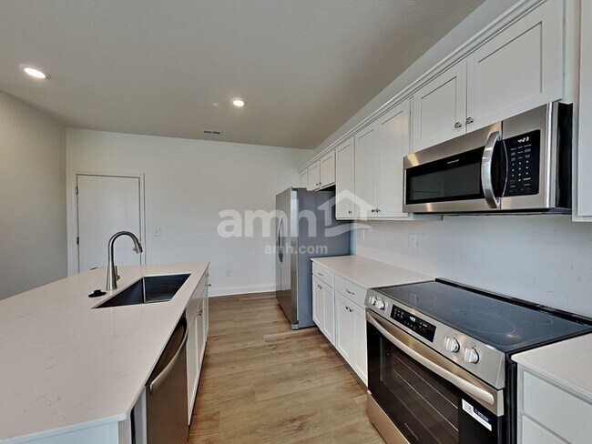 Foto del edificio - 318 Pine Hill Court