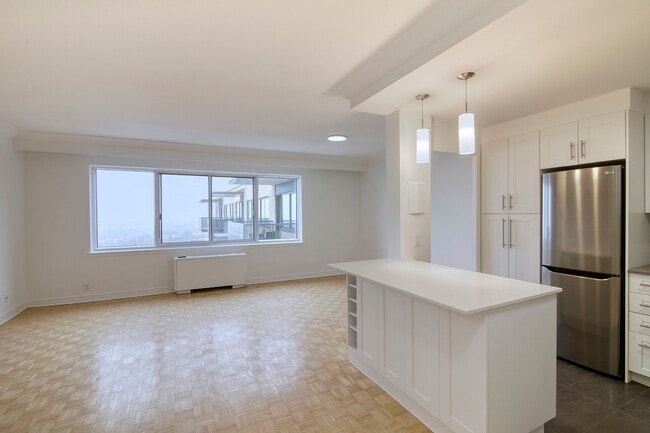 Building Photo - 4555 Av. Bonavista