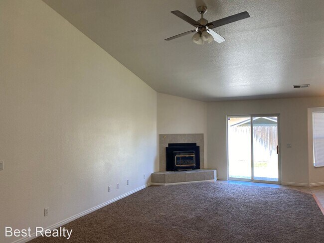 Building Photo - 4 br, 2 bath House - 818 Elm Street