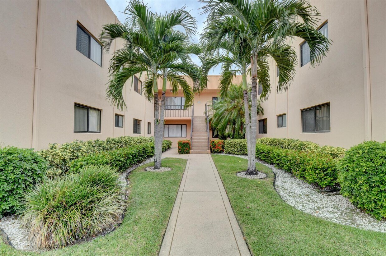 Primary Photo - 15108 Ashland Dr