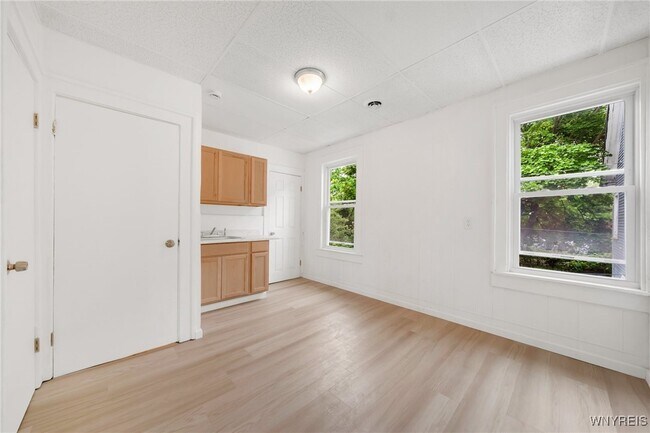 Foto del edificio - 315 Wohlers Ave