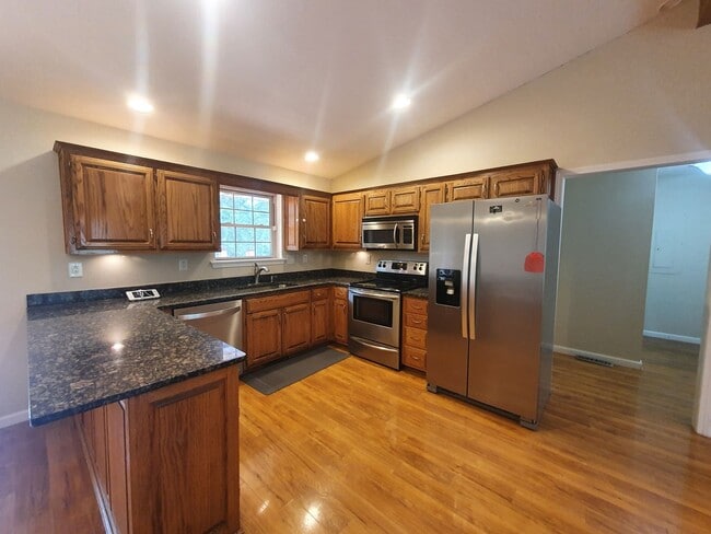 Building Photo - Home close to post