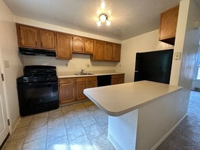 Building Photo - 446 Mower Dr