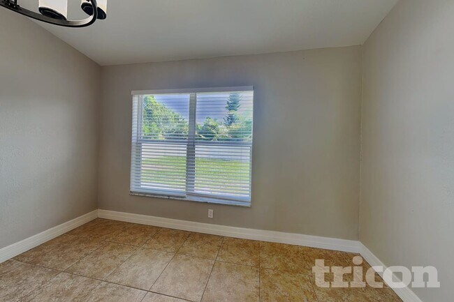 Foto del edificio - 7438 Watson Ln