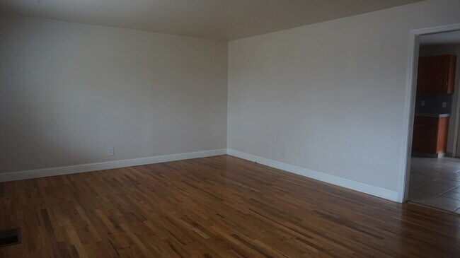 Foto del edificio - 1585 Rayburn Drive