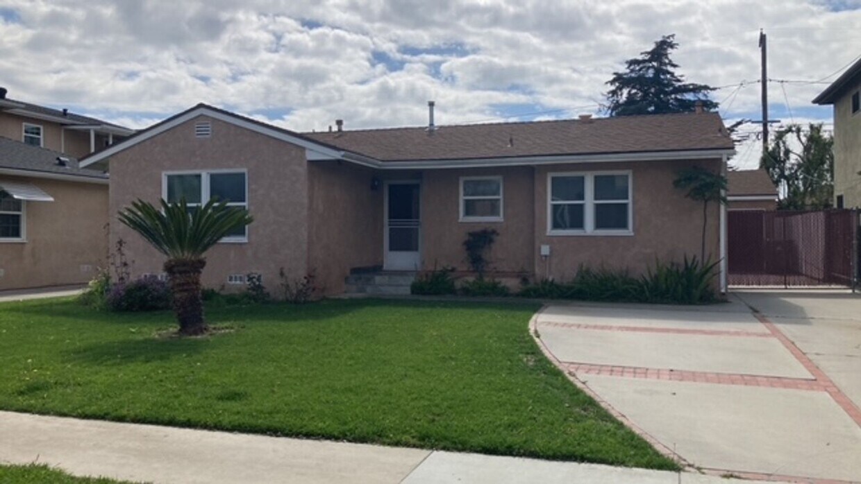 Primary Photo - THIS COZY 3BR 2 BATH WITH JACUZZI INCLUDES...