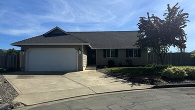 Building Photo - 147 Summerwood Ct