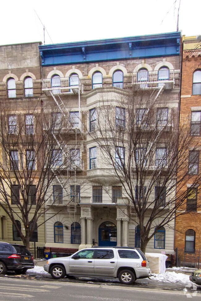 Foto del edificio - 2817 Frederick Douglass Blvd