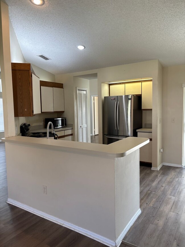 Building Photo - Kissimmee- 4 Bedroom and 3 Bathroom Pool Home