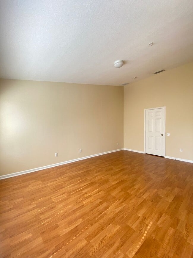 Building Photo - LAKEVIEW TOWNHOME FOR RENT - STONEBRIDGE C...
