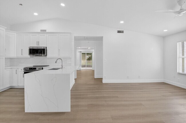 Foto del edificio - 5047 Brian Blvd