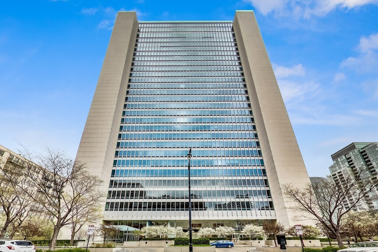 Foto principal - 500 W Superior St