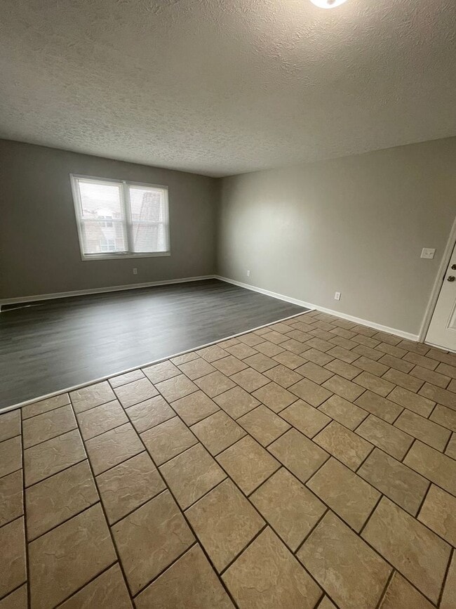 Building Photo - City Walk Apartments!