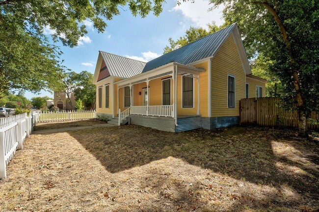 Building Photo - 304 Olive St