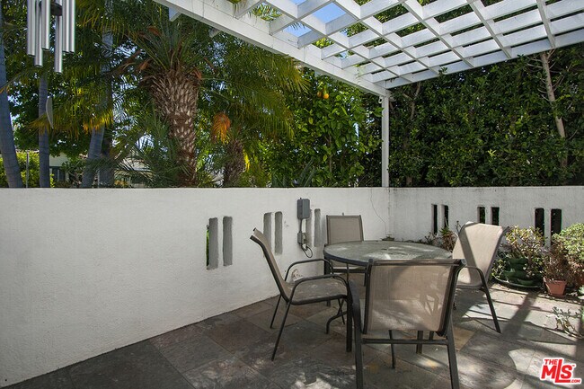 Building Photo - 1173 S Point View St