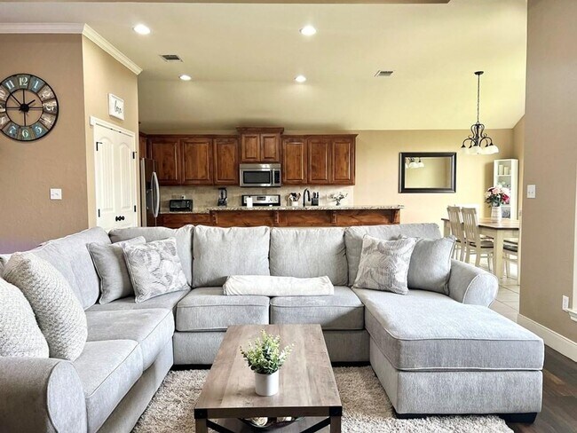 Building Photo - COMING SEPTEMBER 2025 - Beautiful 4-Bedroo...