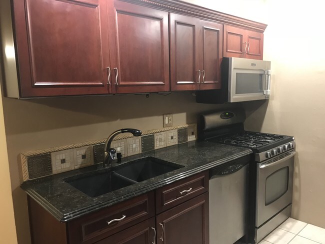 Foto del edificio - 9203 New Hampshire Ave