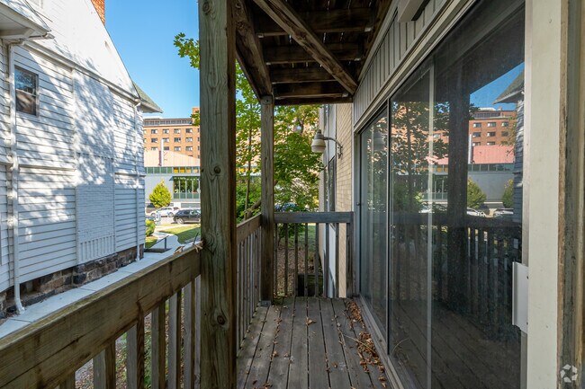 Balcón - University Plaza