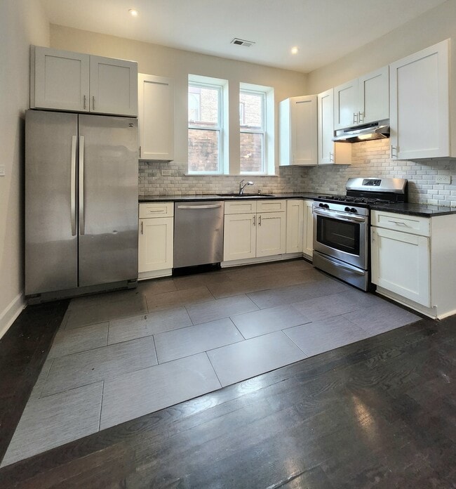 Foto del edificio - 4012 W Armitage Ave