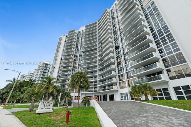 Building Photo - 2841 N Ocean Blvd