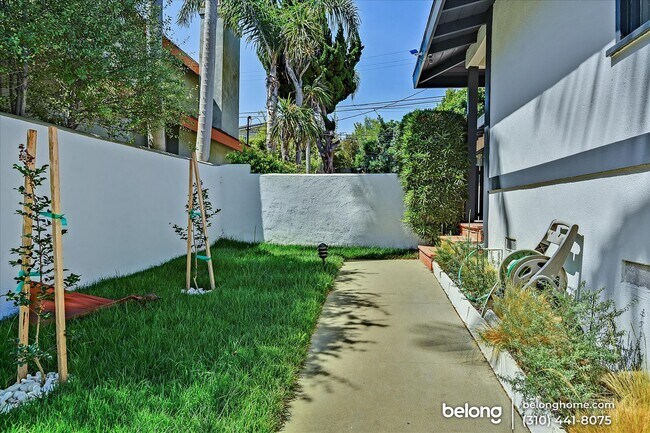 Foto del edificio - 8240 Rees St