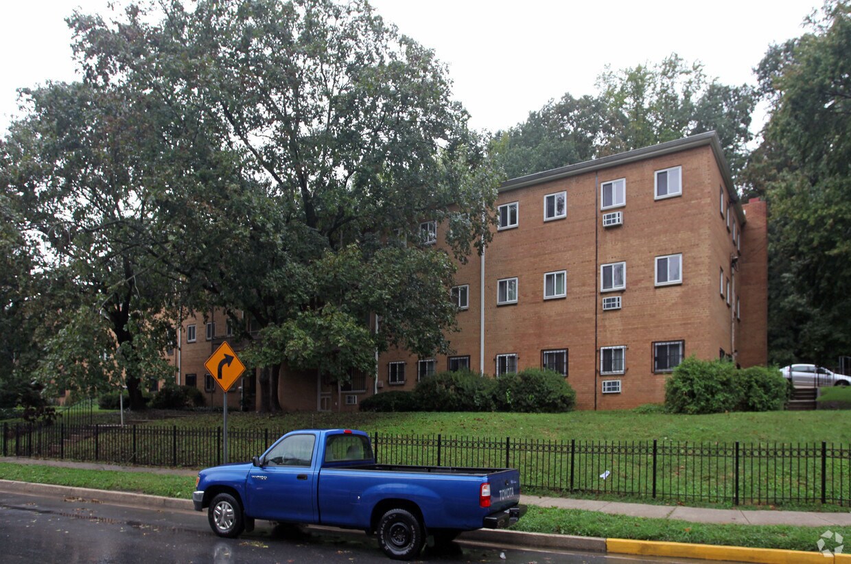 Primary Photo - 7622 Maple Ave