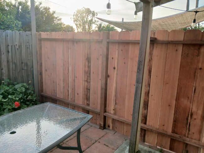 Foto del edificio - 129 Smilax Rd