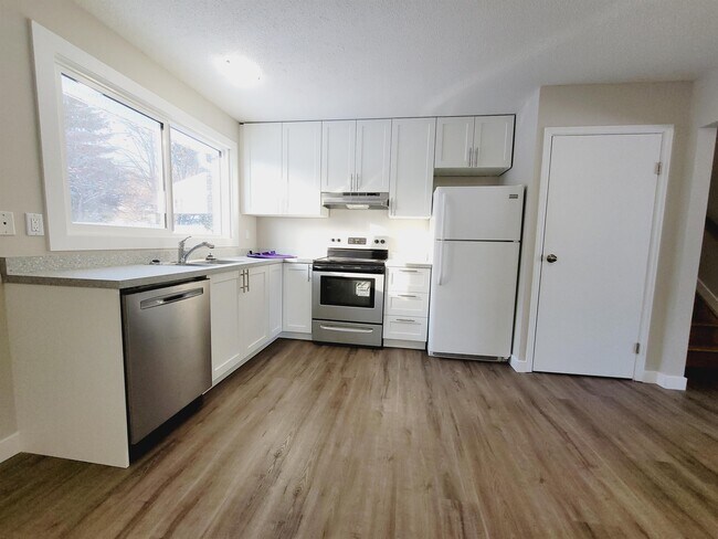 Photo du bâtiment - 14612-14662 62 St NW