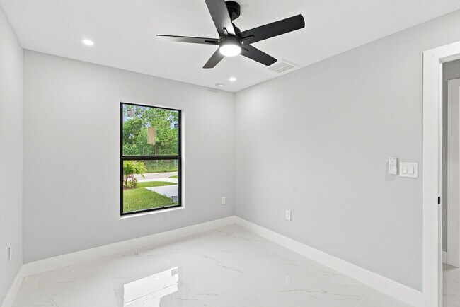 Building Photo - 4778-4780 Nelson Dr