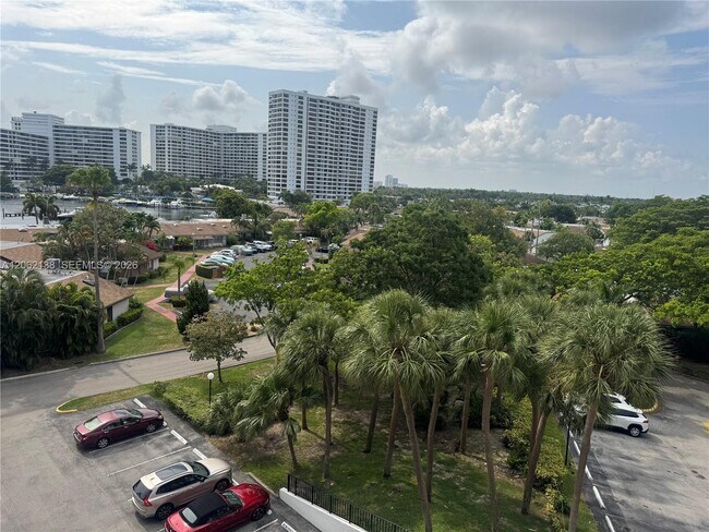 Foto del edificio - 200 Leslie Dr