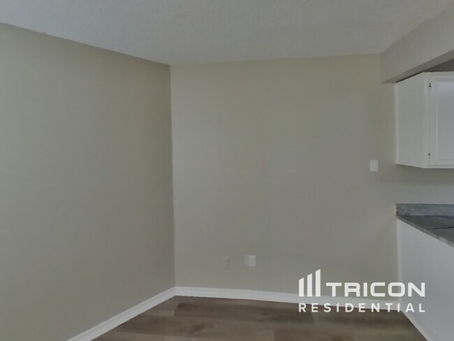 Foto del edificio - 5115 Whitehaven Dr