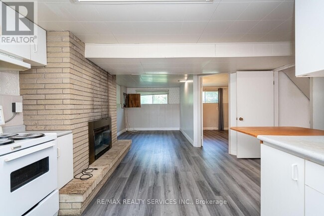 Building Photo - 285 Thorncrest Dr