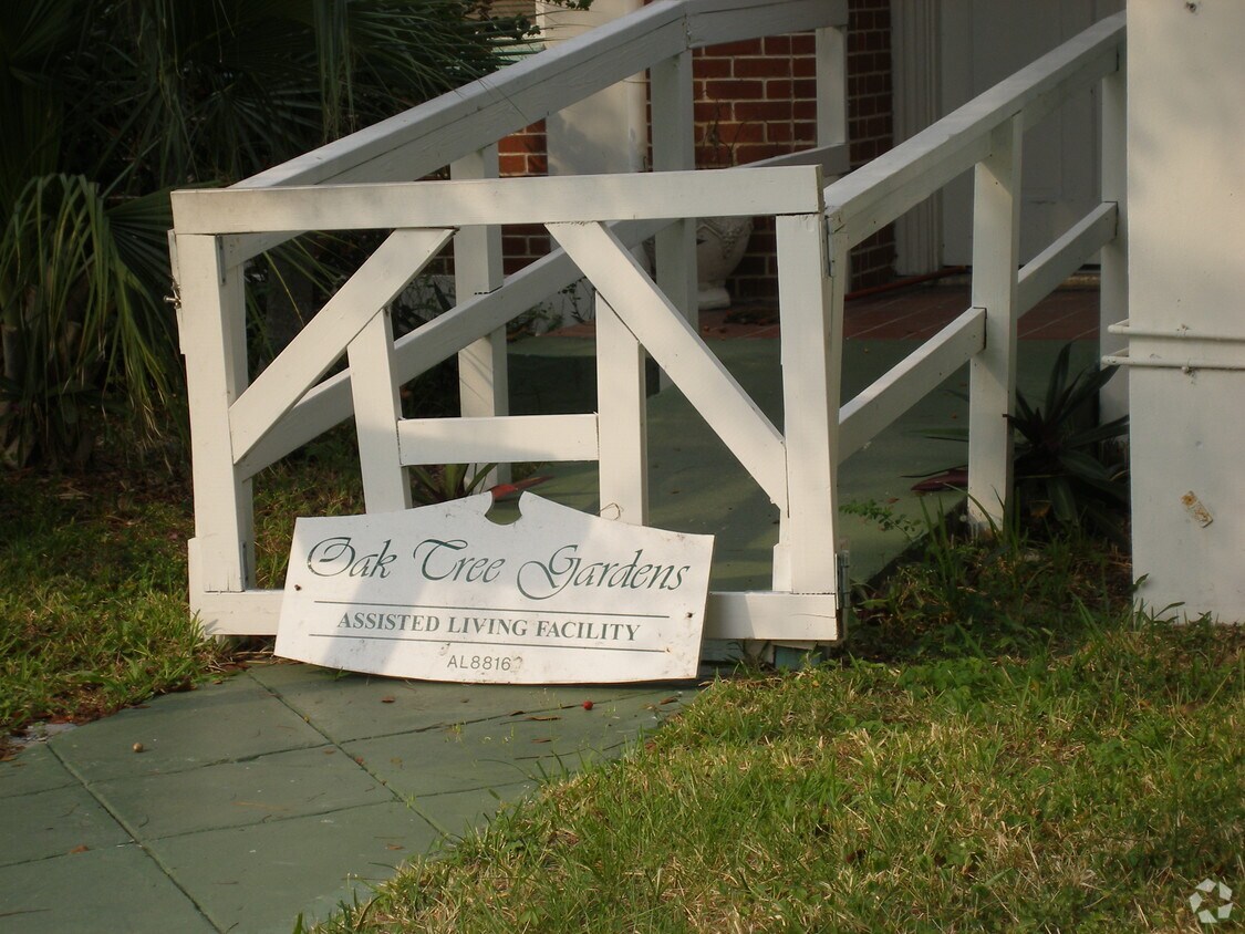 Signage - Oak Tree Gardens