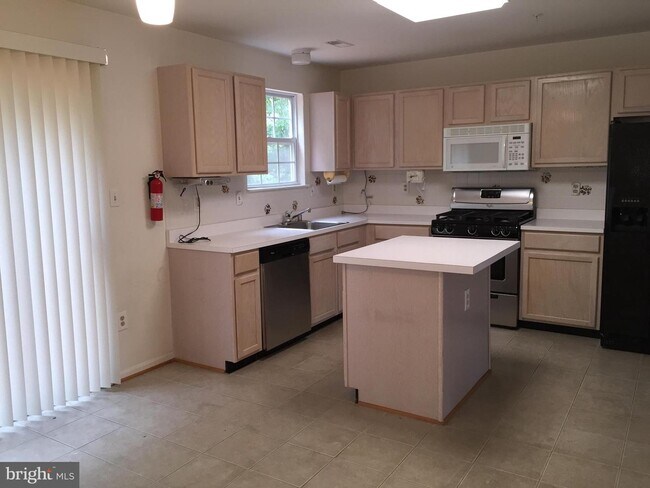 Building Photo - 8857 Goose Landing Cir