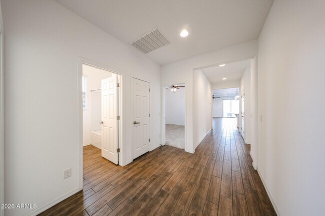 Foto del edificio - 2306 E Branham Ln