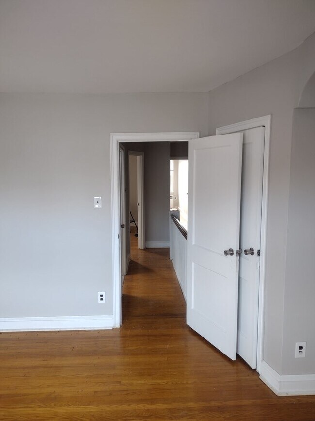 Building Photo - 442 Alcott St