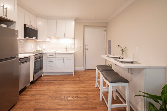 Building Photo - The Parkview at Polifly