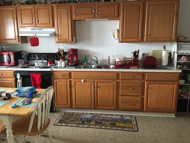 Kitchen Unit 144 - 142 N Spring St