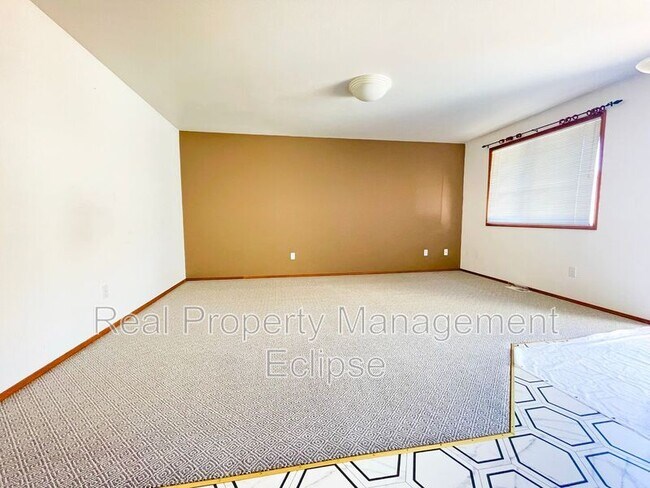 Building Photo - 3022 Russell Way
