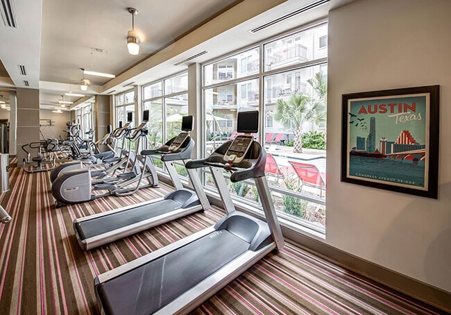 Building Photo - 2024 E 7th St