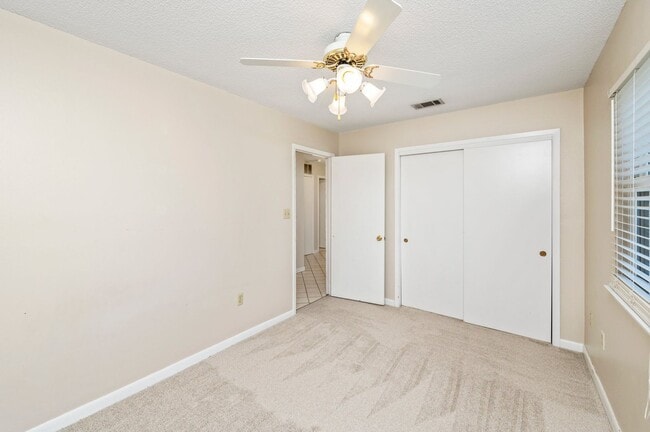 Building Photo - Waterfront Condo!