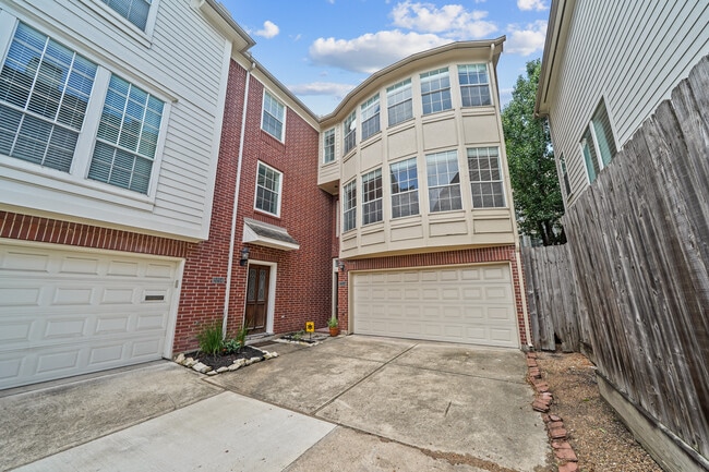 Photo - 2254 La Branch St House