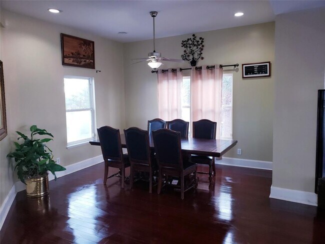 Building Photo - 3716 Sabrina