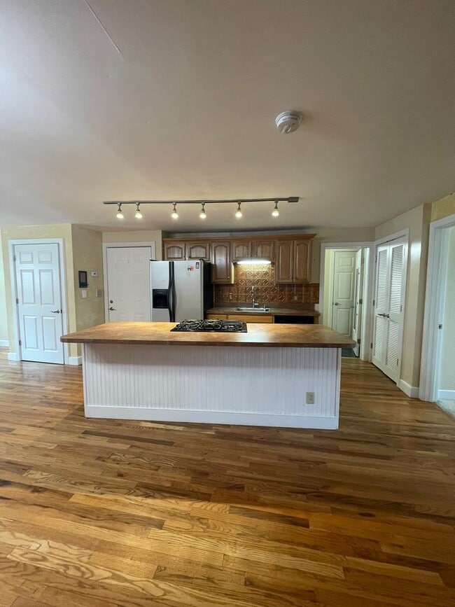 Building Photo - 323 E Water St