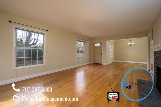 Building Photo - Gorgeous vintage style home located on cor...