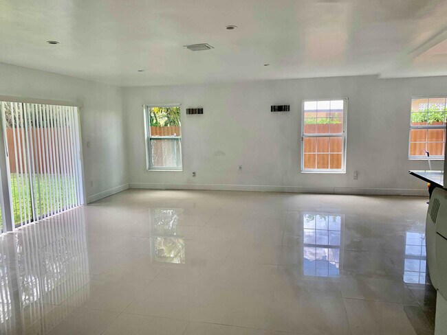 Foto del edificio - 9798 SW 158th St