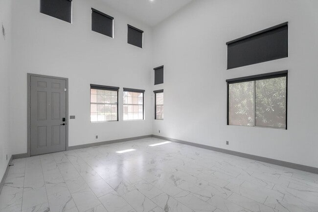 Building Photo - 9796 Altadena St