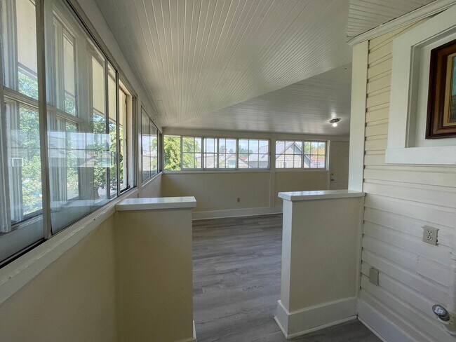 Foto del edificio - 2 Bedroom/ 1 Bath Unit- Available August 1...