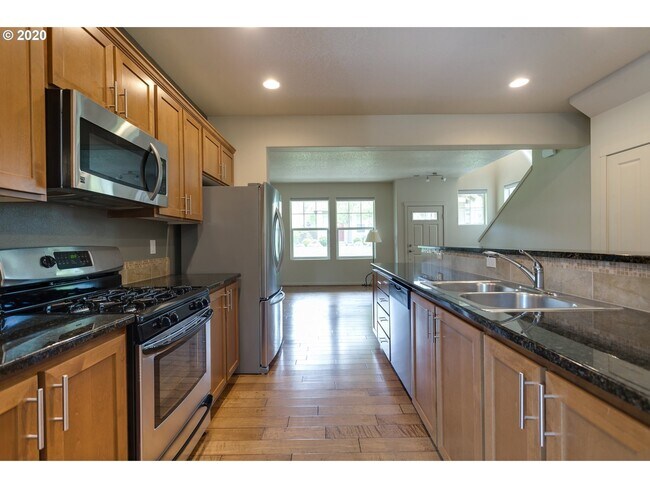 Building Photo - 10573 NE Summer Falls St