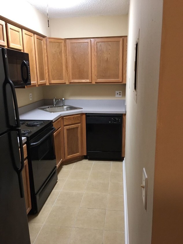 Building Photo - 8210 San Jose Manor Dr E